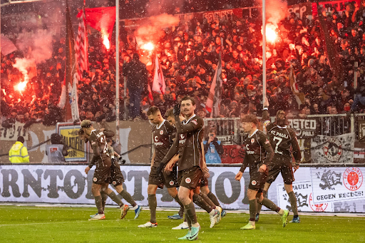 Các trận Derby trong bóng đá luôn kịch tính, đối đầu căng thẳng và giàu cảm xúc