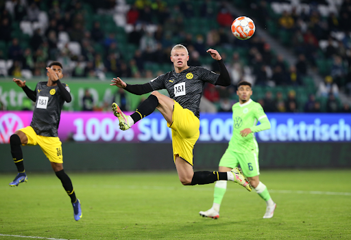 Erling Haaland ghi bàn trở lại sau chấn thương giúp Dortmund thắng Wolfsburg