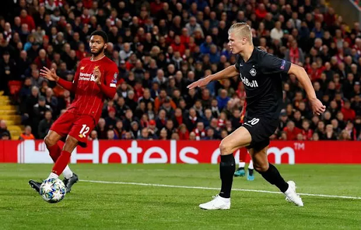 Haaland san bằng thành tích của cha với bàn thắng vào lưới Liverpool tại Anfield