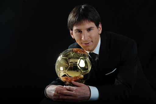 Messi lần đầu tiên giành Quả bóng vàng vào năm 2009 khi mới 22 tuổi