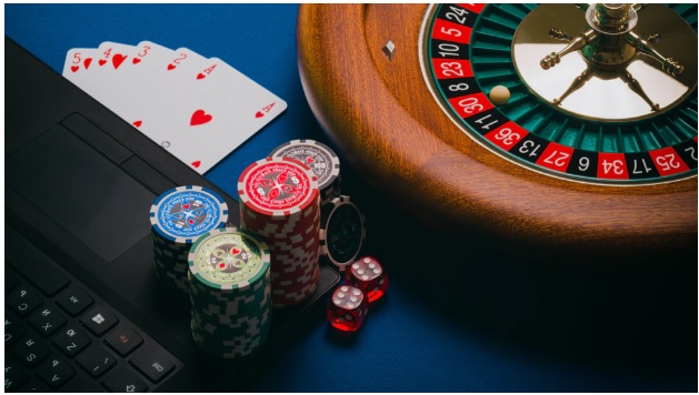 Gambling vs online casinos: which generates more US revenue?