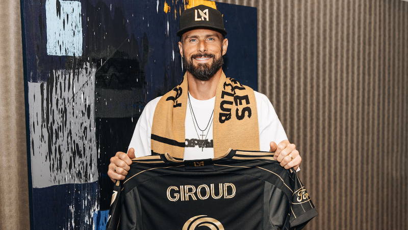 Olivier Giroud với bộ râu quai nón đặc trưng siêu cấp nam tính